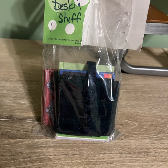 American Girl Molly's Desk + Accessories - Picture 4 of 5